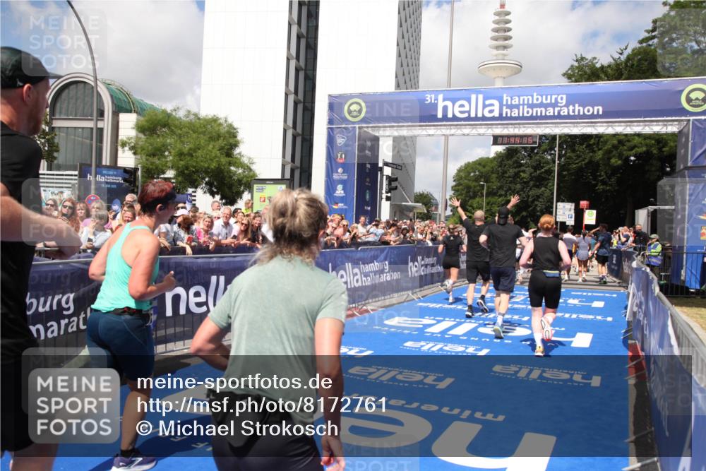 29.06.2025 - hella hamburg halbmarathon Michael Strokosch http://msf.ph/oto/8172761 29.06.2025 11:44:13 Ziel 1192, 1465, 1869, 1901, 4271, 4618, 6137, 6876, 7733, 13715, 13970, 13971, 14406, 14915, 15452, 15453, 16260, 16559, 17041, 17791 meine-sportfotos.de