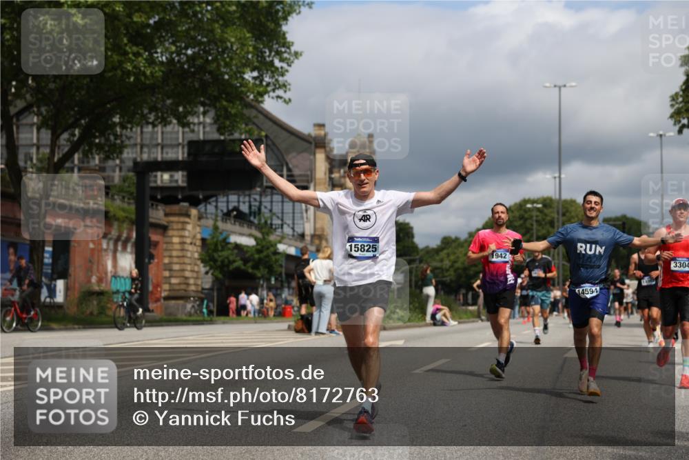 29.06.2025 - hella hamburg halbmarathon Yannick Fuchs http://msf.ph/oto/8172763 29.06.2025 10:41:25 20KM 1012, 1070, 1460, 1689, 1942, 2274, 2623, 3304, 4093, 5129, 5472, 5532, 5650, 5889, 6203, 6630, 7480, 7908, 8564, 8852, 9051, 9305, 10122, 10423, 11021, 11077, 11518, 12706, 12724, 13223, 13303, 14415, 14482, 14594, 15451, 15611, 15714, 15825, 15923, 15973, 16089, 16175, 16819, 17229, 17718, 17743, 17846, 18297, 18356, 19127 meine-sportfotos.de