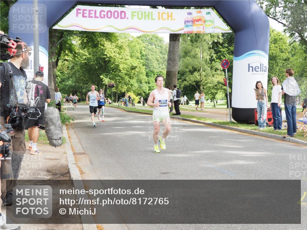 29.06.2025 - hella hamburg halbmarathon MichiJ http://msf.ph/oto/8172765 29.06.2025 10:15:27 Zwischen KM18-KM19 10867, 12067 meine-sportfotos.de