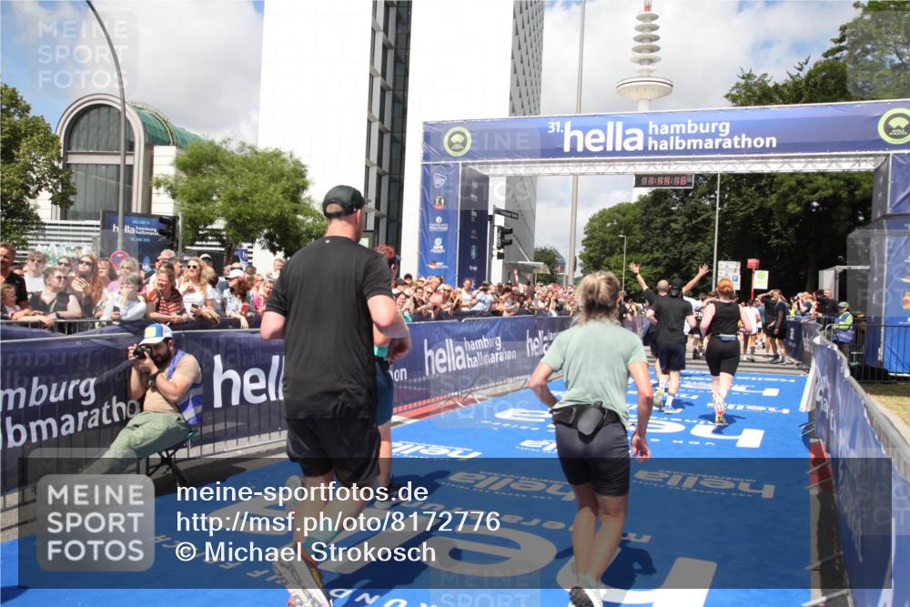 29.06.2025 - hella hamburg halbmarathon Michael Strokosch http://msf.ph/oto/8172776 29.06.2025 11:44:14 Ziel 1192, 1465, 1869, 4271, 4618, 6137, 6876, 7733, 9455, 11479, 13715, 14406, 14915, 15452, 15453, 16260, 16559, 17041, 17791 meine-sportfotos.de