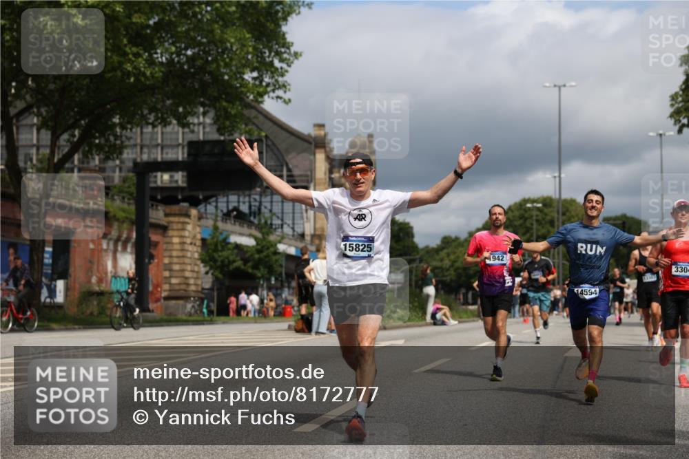 29.06.2025 - hella hamburg halbmarathon Yannick Fuchs http://msf.ph/oto/8172777 29.06.2025 10:41:25 20KM 1012, 1070, 1460, 1689, 1942, 2274, 2623, 3304, 4093, 5129, 5472, 5532, 5650, 5889, 6203, 6630, 7480, 7908, 8564, 8852, 9051, 9305, 10122, 10423, 11021, 11077, 11518, 12706, 12724, 13223, 13303, 14415, 14482, 14594, 15451, 15611, 15714, 15825, 15923, 15973, 16089, 16175, 16819, 17229, 17718, 17743, 17846, 18297, 18356, 19127 meine-sportfotos.de