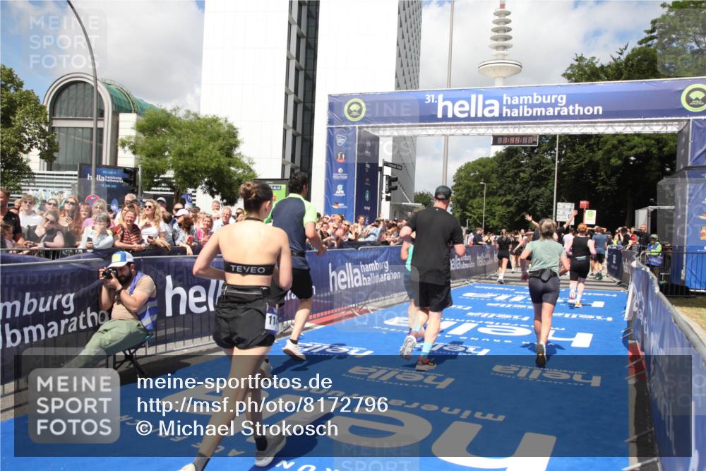 29.06.2025 - hella hamburg halbmarathon Michael Strokosch http://msf.ph/oto/8172796 29.06.2025 11:44:15 Ziel 1192, 1869, 6137, 6876, 7244, 7733, 8745, 9455, 11479, 13715, 14406, 14915, 15452, 15453, 17041, 17791 meine-sportfotos.de