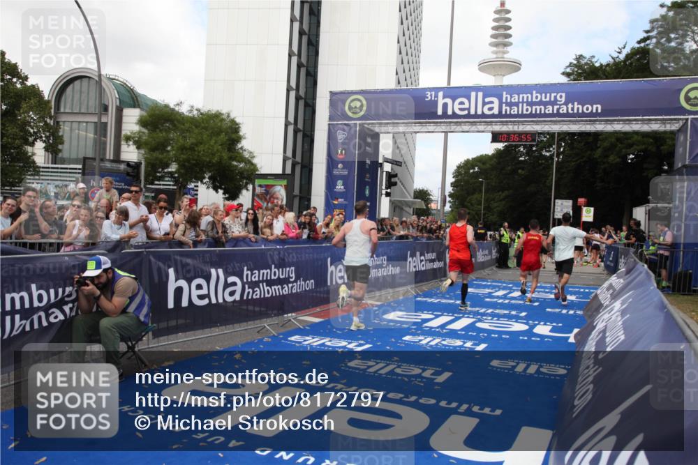 29.06.2025 - hella hamburg halbmarathon Michael Strokosch http://msf.ph/oto/8172797 29.06.2025 10:36:54 Ziel 4865, 6529, 7310, 13141, 13343, 15939, 18384 meine-sportfotos.de