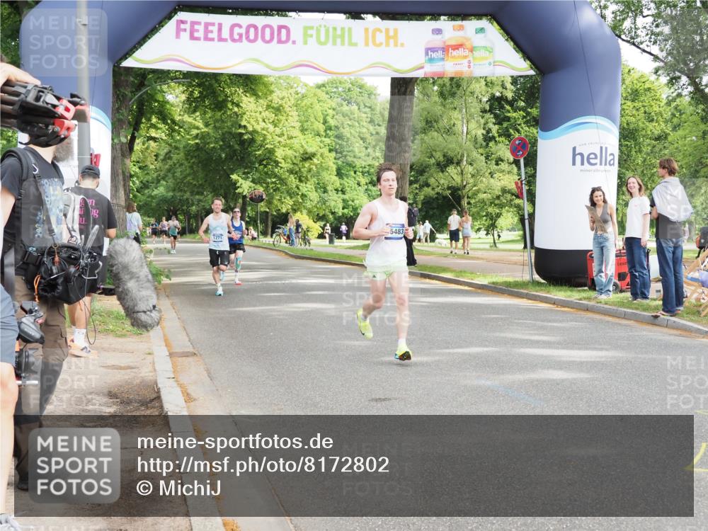29.06.2025 - hella hamburg halbmarathon MichiJ http://msf.ph/oto/8172802 29.06.2025 10:15:27 Zwischen KM18-KM19 10867, 12067 meine-sportfotos.de