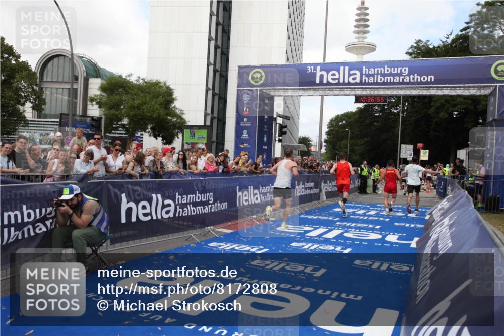 29.06.2025 - hella hamburg halbmarathon Michael Strokosch http://msf.ph/oto/8172808 29.06.2025 10:36:54 Ziel 4865, 6529, 7310, 13141, 13343, 15939, 18384 meine-sportfotos.de