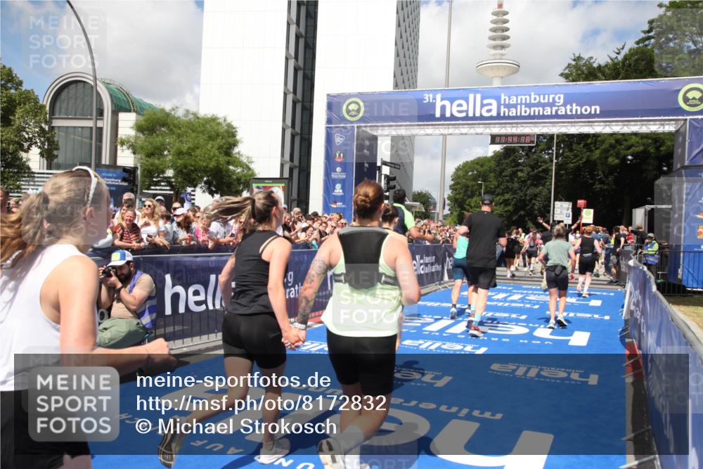 29.06.2025 - hella hamburg halbmarathon Michael Strokosch http://msf.ph/oto/8172832 29.06.2025 11:44:16 Ziel 1192, 1869, 6137, 6876, 7244, 7733, 8745, 9455, 11479, 13715, 14406, 14915, 14937, 15030, 15452, 15453, 17041, 17791 meine-sportfotos.de
