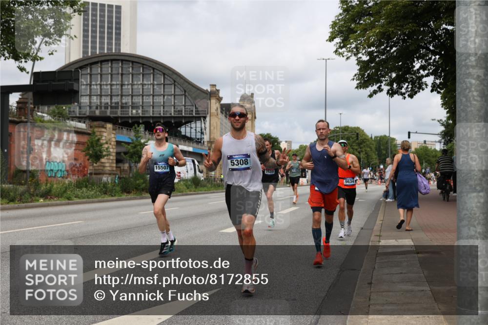 29.06.2025 - hella hamburg halbmarathon Yannick Fuchs http://msf.ph/oto/8172855 29.06.2025 10:25:12 20KM 2689, 3189, 5308, 8190, 8323, 9634, 10173, 10270, 12049, 12691, 15253, 15507, 16713, 17768 meine-sportfotos.de