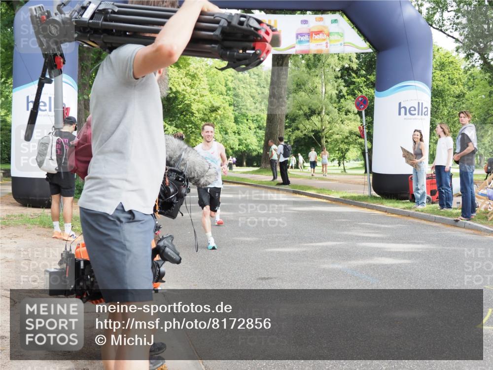 29.06.2025 - hella hamburg halbmarathon MichiJ http://msf.ph/oto/8172856 29.06.2025 10:15:29 Zwischen KM18-KM19 10867, 11994, 12067 meine-sportfotos.de