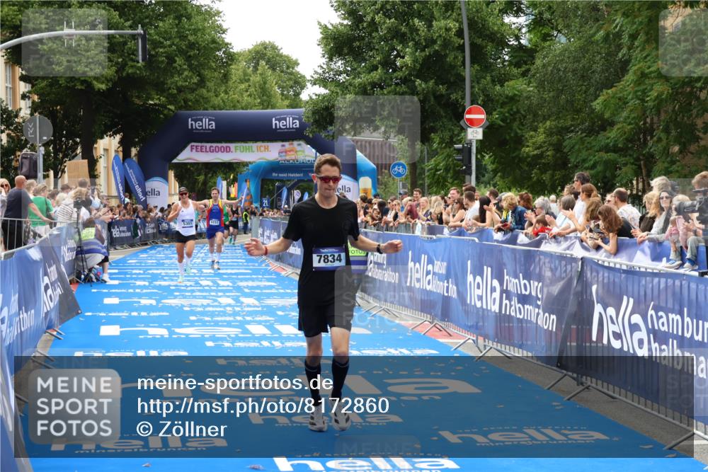 29.06.2025 - hella hamburg halbmarathon Zöllner http://msf.ph/oto/8172860 29.06.2025 10:23:45 Ziel 5301, 7834, 9151 meine-sportfotos.de