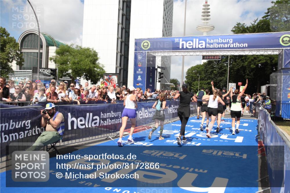 29.06.2025 - hella hamburg halbmarathon Michael Strokosch http://msf.ph/oto/8172866 29.06.2025 11:44:18 Ziel 1192, 1869, 3882, 6137, 6876, 7244, 8745, 8967, 9455, 11479, 11513, 11514, 11550, 13030, 13861, 14406, 14937, 15030, 15452, 15453, 16582, 17041, 17791 meine-sportfotos.de