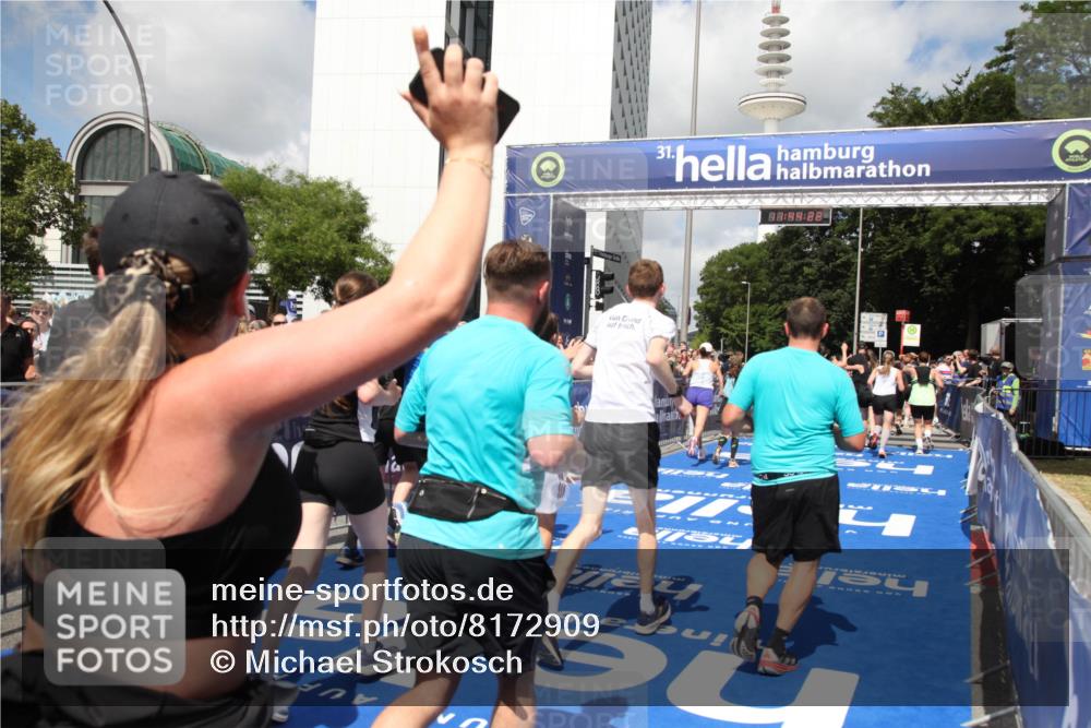 29.06.2025 - hella hamburg halbmarathon Michael Strokosch http://msf.ph/oto/8172909 29.06.2025 11:44:20 Ziel 1192, 1869, 3882, 3883, 6137, 7244, 8582, 8745, 8967, 9455, 11479, 11513, 11514, 11550, 11826, 13030, 13848, 13861, 14406, 14937, 15030, 15452, 15453, 15617, 15618, 16582, 16706, 17041, 18400, 18401, 18888 meine-sportfotos.de
