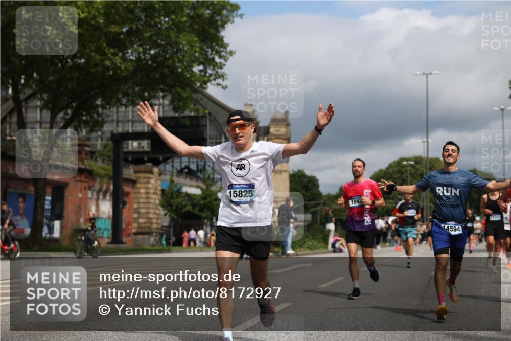 29.06.2025 - hella hamburg halbmarathon Yannick Fuchs http://msf.ph/oto/8172927 29.06.2025 10:41:25 20KM 1012, 1070, 1460, 1689, 1942, 2274, 2623, 3304, 4093, 5129, 5472, 5532, 5650, 5889, 6203, 6630, 7480, 7908, 8564, 8852, 9051, 9305, 10122, 10423, 11021, 11077, 11518, 12706, 12724, 13223, 13303, 14415, 14482, 14594, 15451, 15611, 15714, 15825, 15923, 15973, 16089, 16175, 16819, 17229, 17718, 17743, 17846, 18297, 18356, 19127 meine-sportfotos.de