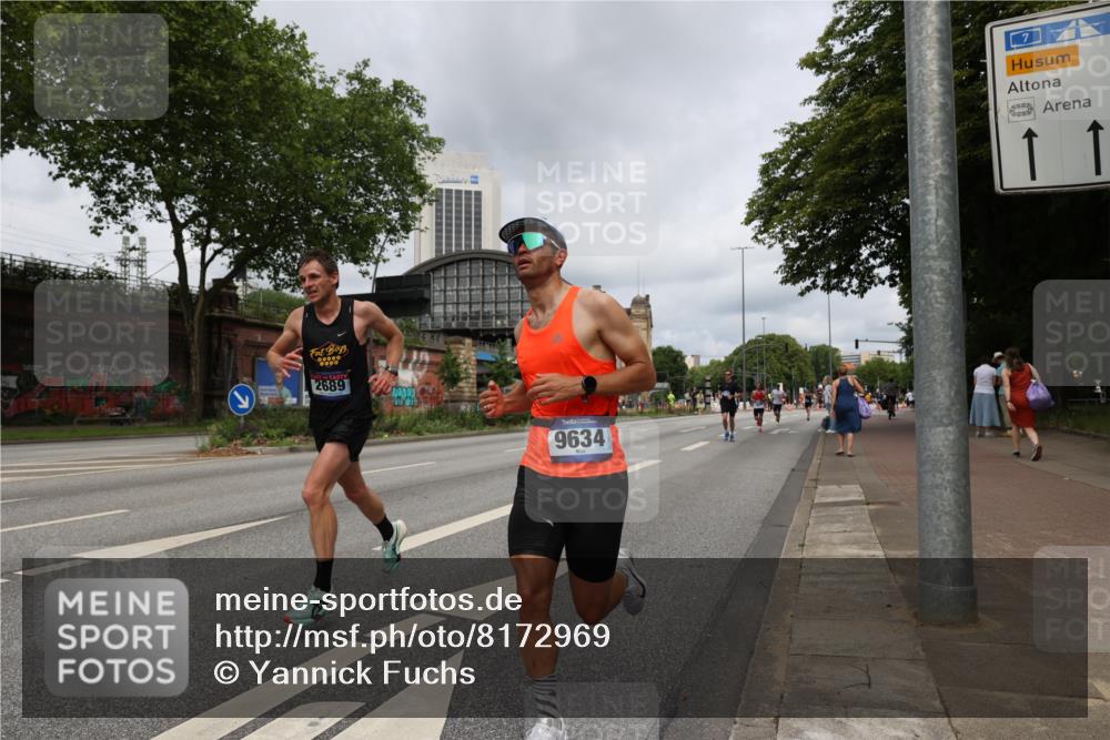 29.06.2025 - hella hamburg halbmarathon Yannick Fuchs http://msf.ph/oto/8172969 29.06.2025 10:25:14 20KM 2689, 3189, 5308, 8190, 8323, 9634, 10173, 10270, 12049, 12691, 15253, 15507, 16713, 17768 meine-sportfotos.de