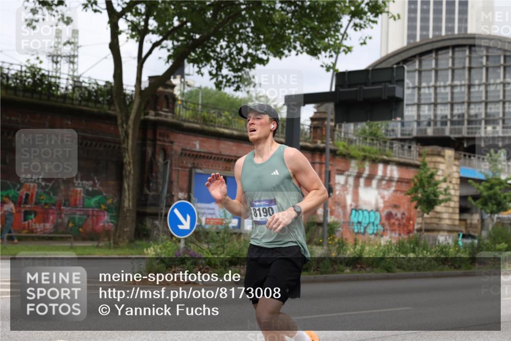 29.06.2025 - hella hamburg halbmarathon Yannick Fuchs http://msf.ph/oto/8173008 29.06.2025 10:25:16 20KM 2689, 3189, 5308, 8190, 8323, 9634, 10173, 10270, 12049, 12691, 15253, 15507, 16713, 17768 meine-sportfotos.de