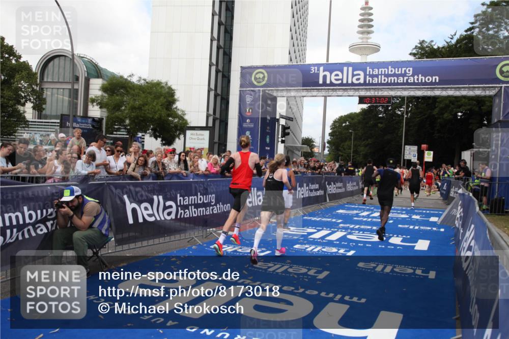 29.06.2025 - hella hamburg halbmarathon Michael Strokosch http://msf.ph/oto/8173018 29.06.2025 10:37:00 Ziel 3959, 5307, 5315, 7310, 11620, 13141, 14691, 18384 meine-sportfotos.de