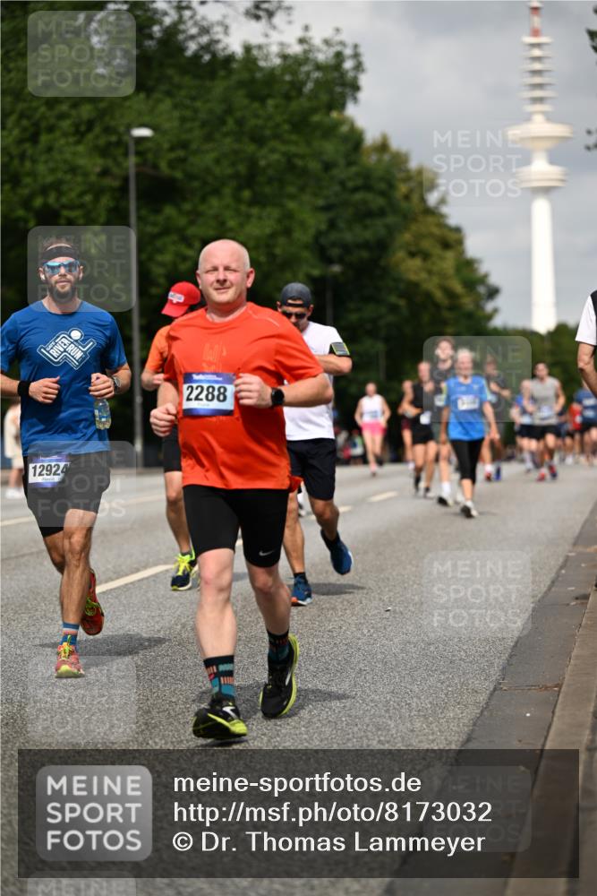 29.06.2025 - hella hamburg halbmarathon Dr. Thomas Lammeyer http://msf.ph/oto/8173032 29.06.2025 10:09:54 Kennedybrücke 1229, 1842, 2288, 3461, 4014, 4782, 4868, 5073, 5762, 7138, 7302, 8049, 8727, 8894, 9339, 9361, 9477, 9736, 9737, 9738, 9917, 10343, 10791, 10998 meine-sportfotos.de