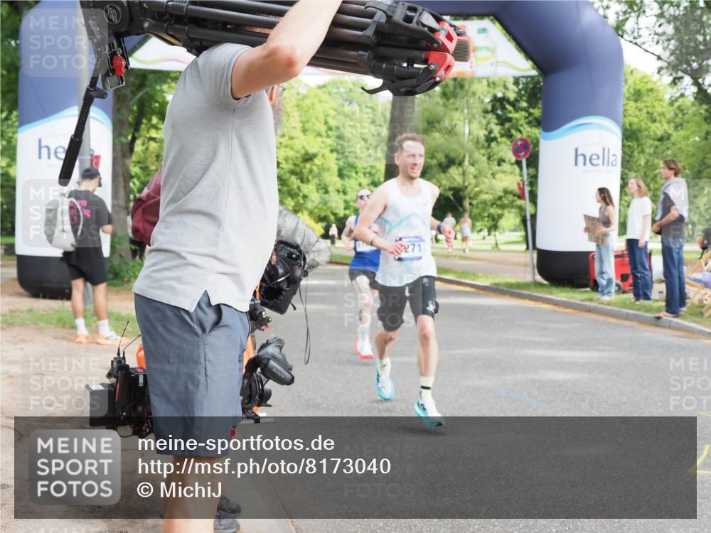 29.06.2025 - hella hamburg halbmarathon MichiJ http://msf.ph/oto/8173040 29.06.2025 10:15:30 Zwischen KM18-KM19 1271, 10867, 11994, 12067 meine-sportfotos.de