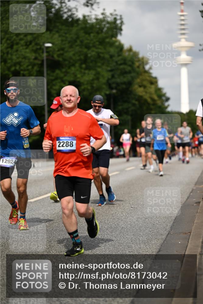 29.06.2025 - hella hamburg halbmarathon Dr. Thomas Lammeyer http://msf.ph/oto/8173042 29.06.2025 10:09:54 Kennedybrücke 1229, 1842, 2288, 3461, 4014, 4782, 4868, 5073, 5762, 7138, 7302, 8049, 8727, 8894, 9339, 9361, 9477, 9736, 9737, 9738, 9917, 10343, 10791, 10998 meine-sportfotos.de