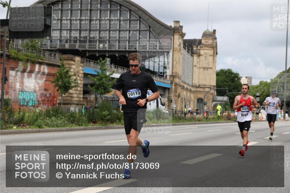 29.06.2025 - hella hamburg halbmarathon Yannick Fuchs http://msf.ph/oto/8173069 29.06.2025 10:25:17 20KM 2689, 3189, 5308, 8190, 8323, 9634, 10173, 10270, 12049, 12691, 15253, 15507, 16713, 17768 meine-sportfotos.de