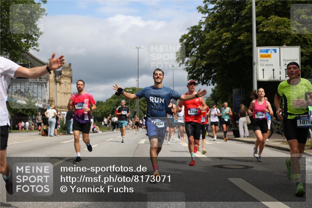 29.06.2025 - hella hamburg halbmarathon Yannick Fuchs http://msf.ph/oto/8173071 29.06.2025 10:41:26 20KM 1012, 1070, 1460, 1592, 1689, 1942, 2274, 2623, 3304, 4093, 5129, 5472, 5532, 5650, 5889, 6203, 6630, 7480, 7908, 8564, 8852, 9051, 9305, 10122, 10423, 11021, 11077, 11518, 12706, 12724, 13223, 13303, 14415, 14482, 14594, 15451, 15714, 15825, 15923, 15973, 16089, 16175, 16819, 17229, 17718, 17743, 17846, 18297, 18356, 19127 meine-sportfotos.de