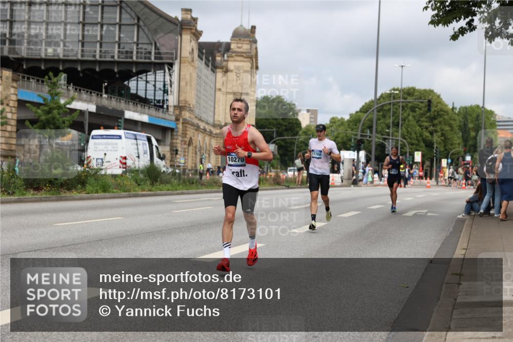 29.06.2025 - hella hamburg halbmarathon Yannick Fuchs http://msf.ph/oto/8173101 29.06.2025 10:25:18 20KM 2689, 3189, 5308, 8190, 8323, 9634, 10173, 10270, 12049, 12691, 15253, 15507, 16713, 17768 meine-sportfotos.de