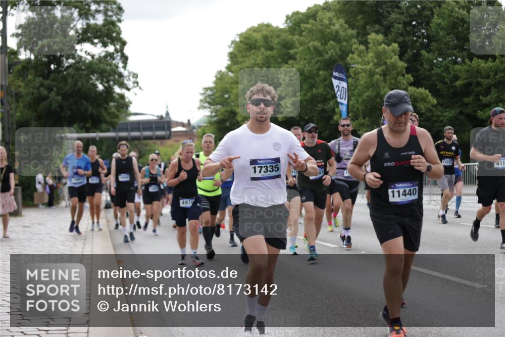 29.06.2025 - hella hamburg halbmarathon Jannik Wohlers http://msf.ph/oto/8173142 29.06.2025 10:21:53 Lombardsbrücke 1003, 1187, 1419, 1598, 2009, 2022, 2063, 2351, 2514, 3050, 3108, 3172, 3458, 3910, 3946, 4113, 4114, 4131, 4366, 4556, 4559, 4829, 4970, 5079, 5838, 6030, 6048, 6049, 6303, 6307, 6347, 6820, 6977, 7794, 8511, 8855, 8884, 8954, 9204, 9516, 10088, 10241, 10917, 11046, 11440, 12933, 13255, 13820, 14053, 14079, 14240, 14314, 14333, 14442, 14901, 14903, 14980, 15114, 15129, 15660, 16154, 16920, 17556, 17696, 18172, 18661, 19154 meine-sportfotos.de