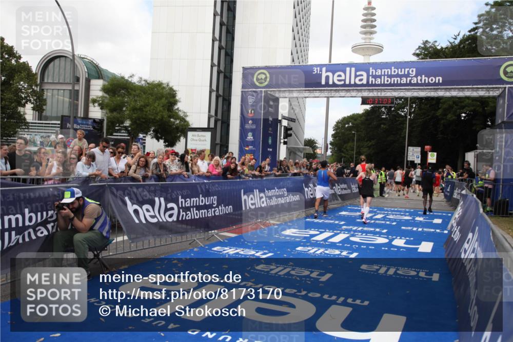 29.06.2025 - hella hamburg halbmarathon Michael Strokosch http://msf.ph/oto/8173170 29.06.2025 10:37:02 Ziel 1385, 1411, 3959, 5307, 5315, 11620, 14691, 15261, 17024, 17125, 18384 meine-sportfotos.de