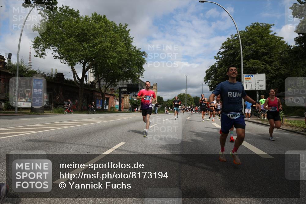 29.06.2025 - hella hamburg halbmarathon Yannick Fuchs http://msf.ph/oto/8173194 29.06.2025 10:41:27 20KM 1012, 1070, 1460, 1592, 1689, 1942, 2274, 3304, 4093, 5129, 5472, 5532, 5650, 5889, 6203, 6630, 7480, 7908, 8564, 8852, 9051, 9305, 10122, 10423, 11021, 11518, 12706, 12724, 13223, 13303, 14482, 14594, 15451, 15714, 15825, 15923, 15973, 16089, 16175, 16819, 17229, 17718, 17743, 17846, 18297, 18356, 19127 meine-sportfotos.de