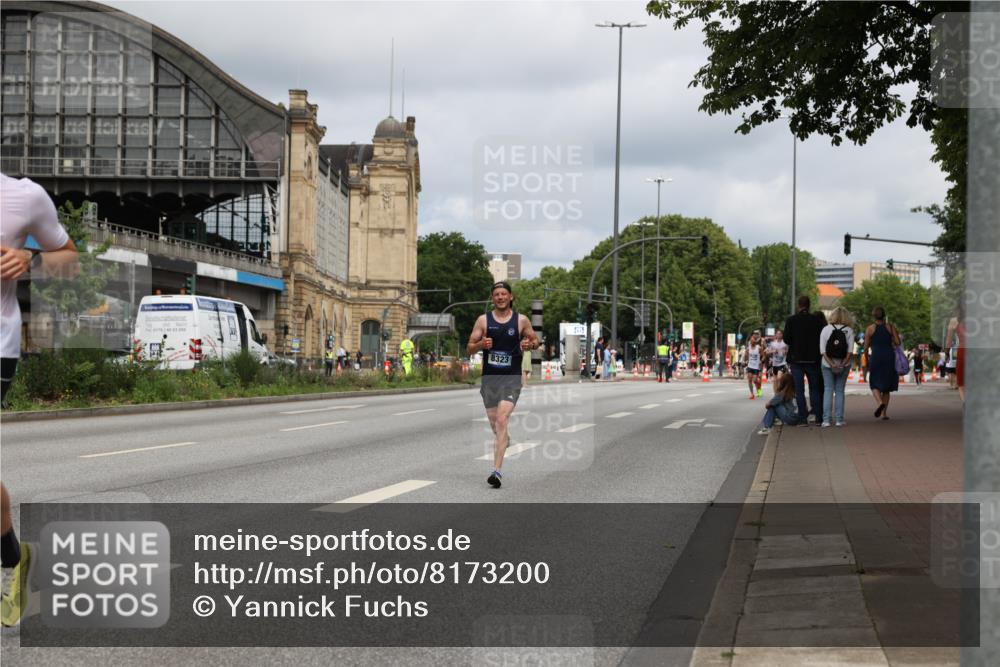 29.06.2025 - hella hamburg halbmarathon Yannick Fuchs http://msf.ph/oto/8173200 29.06.2025 10:25:21 20KM 2689, 5308, 8190, 8318, 8323, 9634, 10173, 10270, 12049, 12691, 15253, 15507, 16713, 17768 meine-sportfotos.de