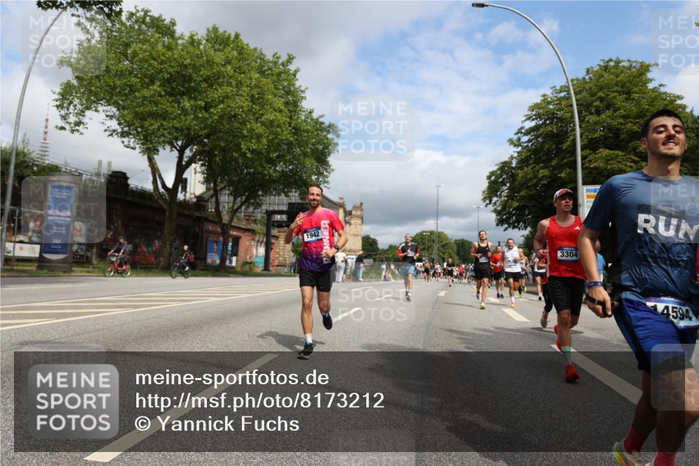 29.06.2025 - hella hamburg halbmarathon Yannick Fuchs http://msf.ph/oto/8173212 29.06.2025 10:41:27 20KM 1012, 1070, 1460, 1592, 1689, 1942, 2274, 3304, 4093, 5129, 5472, 5532, 5650, 5889, 6203, 6630, 7480, 7908, 8564, 8852, 9051, 9305, 10122, 10423, 11021, 11518, 12706, 12724, 13223, 13303, 14482, 14594, 15451, 15714, 15825, 15923, 15973, 16089, 16175, 16819, 17229, 17718, 17743, 17846, 18297, 18356, 19127 meine-sportfotos.de