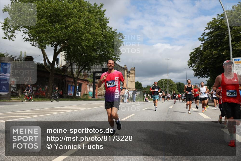29.06.2025 - hella hamburg halbmarathon Yannick Fuchs http://msf.ph/oto/8173228 29.06.2025 10:41:27 20KM 1012, 1070, 1460, 1592, 1689, 1942, 2274, 3304, 4093, 5129, 5472, 5532, 5650, 5889, 6203, 6630, 7480, 7908, 8564, 8852, 9051, 9305, 10122, 10423, 11021, 11518, 12706, 12724, 13223, 13303, 14482, 14594, 15451, 15714, 15825, 15923, 15973, 16089, 16175, 16819, 17229, 17718, 17743, 17846, 18297, 18356, 19127 meine-sportfotos.de