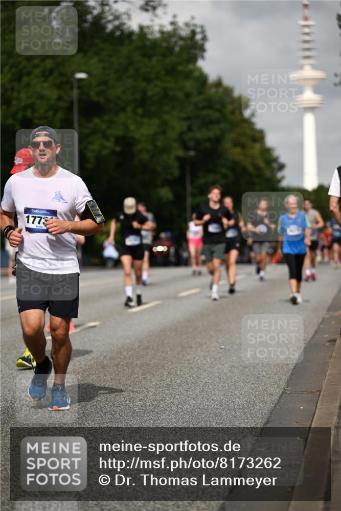 29.06.2025 - hella hamburg halbmarathon Dr. Thomas Lammeyer http://msf.ph/oto/8173262 29.06.2025 10:09:56 Kennedybrücke 1229, 1842, 2288, 3461, 4782, 4868, 5762, 7138, 7302, 8049, 8727, 8894, 8909, 9339, 9477, 9736, 9737, 9738, 9917, 10343, 10791, 10998 meine-sportfotos.de