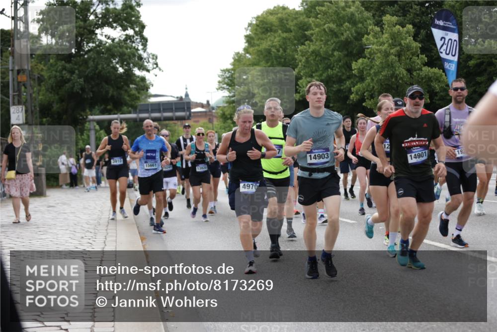 29.06.2025 - hella hamburg halbmarathon Jannik Wohlers http://msf.ph/oto/8173269 29.06.2025 10:21:55 Lombardsbrücke 1003, 1187, 1419, 1598, 2009, 2022, 2063, 2351, 2514, 3050, 3108, 3172, 3457, 3458, 3910, 3946, 4113, 4114, 4131, 4366, 4556, 4559, 4829, 4970, 5079, 5838, 6030, 6048, 6049, 6303, 6307, 6347, 6820, 6977, 7794, 8511, 8855, 8884, 8954, 9204, 9516, 10088, 10241, 10432, 10663, 10917, 11046, 11440, 12933, 13248, 13255, 13369, 13460, 13820, 14053, 14079, 14240, 14314, 14333, 14334, 14442, 14901, 14903, 14980, 15114, 15129, 15660, 17556, 18172, 18661, 19154 meine-sportfotos.de