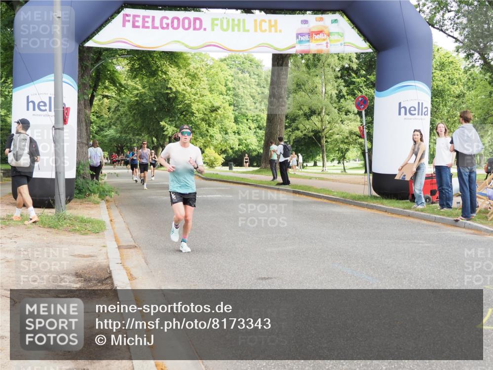 29.06.2025 - hella hamburg halbmarathon MichiJ http://msf.ph/oto/8173343 29.06.2025 10:15:37 Zwischen KM18-KM19 1271, 11994, 17003 meine-sportfotos.de