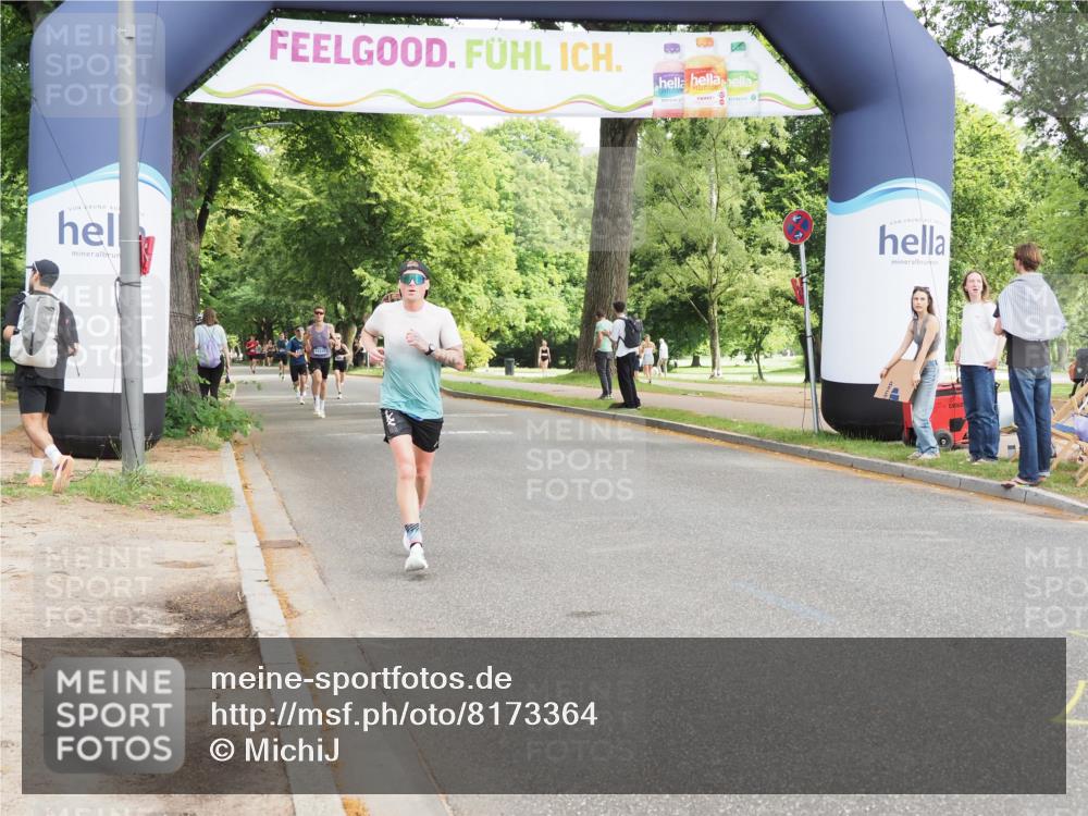 29.06.2025 - hella hamburg halbmarathon MichiJ http://msf.ph/oto/8173364 29.06.2025 10:15:37 Zwischen KM18-KM19 1271, 11994, 17003 meine-sportfotos.de