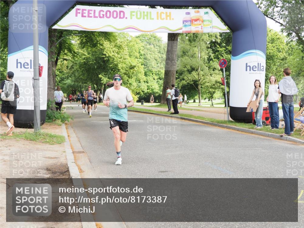 29.06.2025 - hella hamburg halbmarathon MichiJ http://msf.ph/oto/8173387 29.06.2025 10:15:37 Zwischen KM18-KM19 1271, 11994, 17003 meine-sportfotos.de