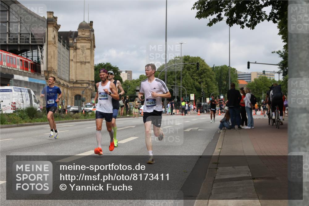29.06.2025 - hella hamburg halbmarathon Yannick Fuchs http://msf.ph/oto/8173411 29.06.2025 10:25:30 20KM 3379, 3845, 7055, 7481, 8318, 8323, 9381, 12049, 12691, 15253, 17322, 18235 meine-sportfotos.de