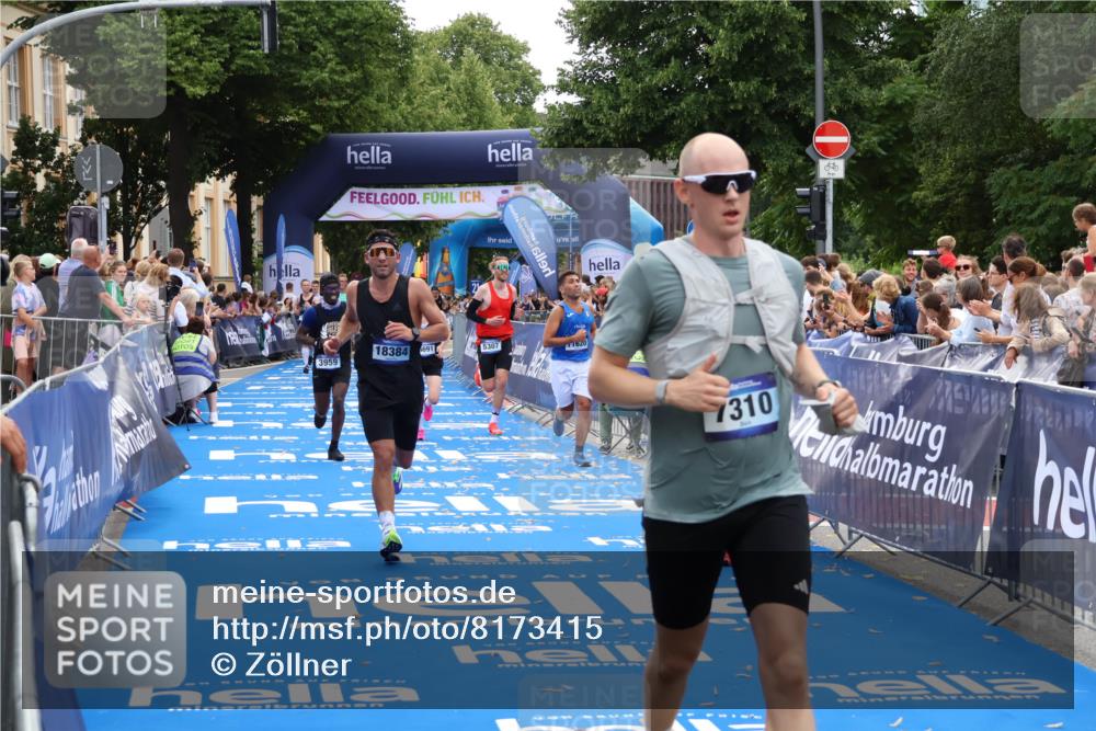 29.06.2025 - hella hamburg halbmarathon Zöllner http://msf.ph/oto/8173415 29.06.2025 10:36:59 Ziel 3959, 5307, 5315, 7310, 11620, 13141, 14691, 18384 meine-sportfotos.de