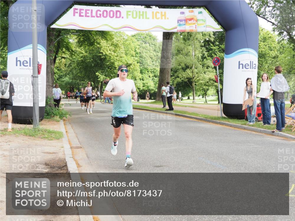 29.06.2025 - hella hamburg halbmarathon MichiJ http://msf.ph/oto/8173437 29.06.2025 10:15:37 Zwischen KM18-KM19 1271, 11994, 17003 meine-sportfotos.de