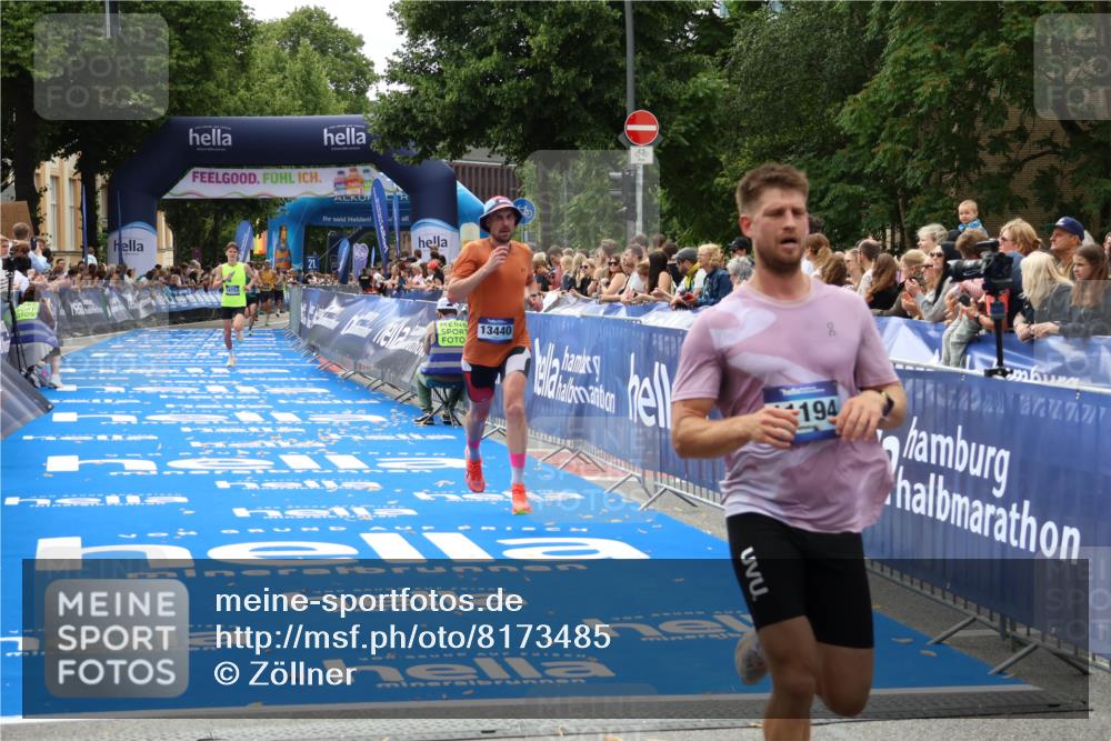 29.06.2025 - hella hamburg halbmarathon Zöllner http://msf.ph/oto/8173485 29.06.2025 10:24:03 Ziel 11194, 13440, 14753 meine-sportfotos.de