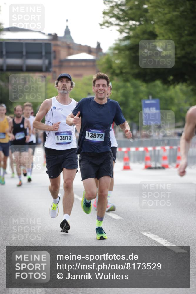 29.06.2025 - hella hamburg halbmarathon Jannik Wohlers http://msf.ph/oto/8173529 29.06.2025 09:42:09 Lombardsbrücke 2618, 10468, 11078, 13872, 13913, 14113, 15253, 16615, 18569 meine-sportfotos.de