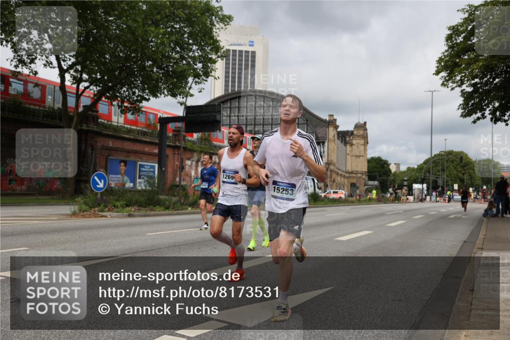 29.06.2025 - hella hamburg halbmarathon Yannick Fuchs http://msf.ph/oto/8173531 29.06.2025 10:25:32 20KM 2851, 3379, 3845, 7055, 7481, 8318, 8323, 9381, 12049, 12691, 15253, 17322, 18235, 18871 meine-sportfotos.de