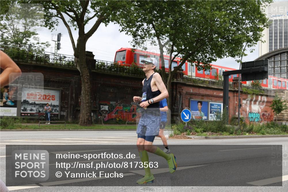 29.06.2025 - hella hamburg halbmarathon Yannick Fuchs http://msf.ph/oto/8173563 29.06.2025 10:25:33 20KM 2460, 2851, 3379, 3845, 7055, 7481, 8318, 9381, 12049, 12691, 15253, 17322, 18235, 18871 meine-sportfotos.de