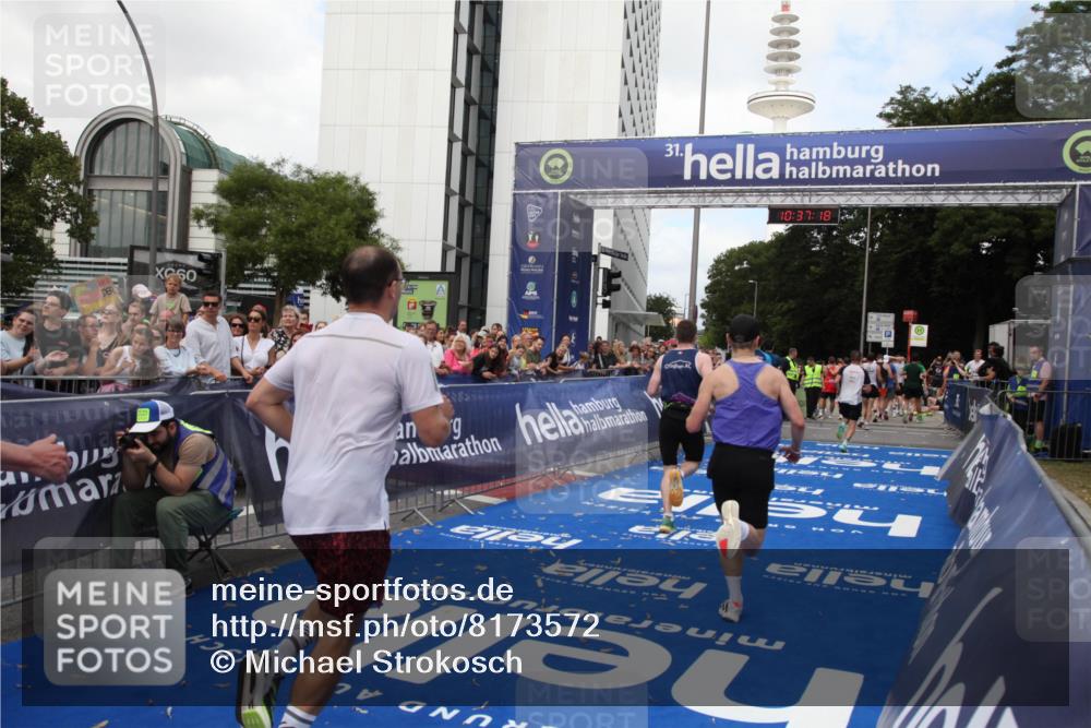 29.06.2025 - hella hamburg halbmarathon Michael Strokosch http://msf.ph/oto/8173572 29.06.2025 10:37:16 Ziel 4860, 5923, 7482, 8362, 9178, 10190, 11423, 13972, 15178, 17137, 17726 meine-sportfotos.de