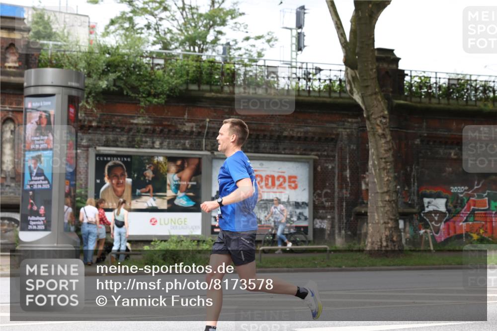 29.06.2025 - hella hamburg halbmarathon Yannick Fuchs http://msf.ph/oto/8173578 29.06.2025 10:25:34 20KM 2460, 2851, 3379, 3845, 7055, 7481, 8318, 9381, 11413, 12049, 12691, 15253, 17322, 18235, 18871 meine-sportfotos.de
