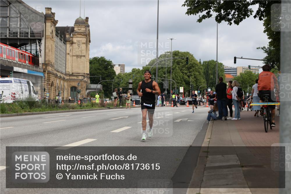 29.06.2025 - hella hamburg halbmarathon Yannick Fuchs http://msf.ph/oto/8173615 29.06.2025 10:25:37 20KM 2460, 2851, 3379, 3845, 7055, 7481, 8318, 9381, 11413, 12049, 12691, 15253, 17322, 18235, 18871 meine-sportfotos.de