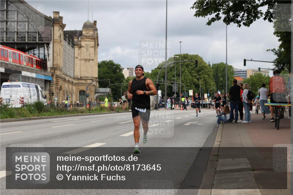 29.06.2025 - hella hamburg halbmarathon Yannick Fuchs http://msf.ph/oto/8173645 29.06.2025 10:25:38 20KM 2460, 2851, 3379, 3845, 7055, 7481, 8318, 9381, 11413, 12049, 12691, 15253, 17322, 18235, 18871 meine-sportfotos.de