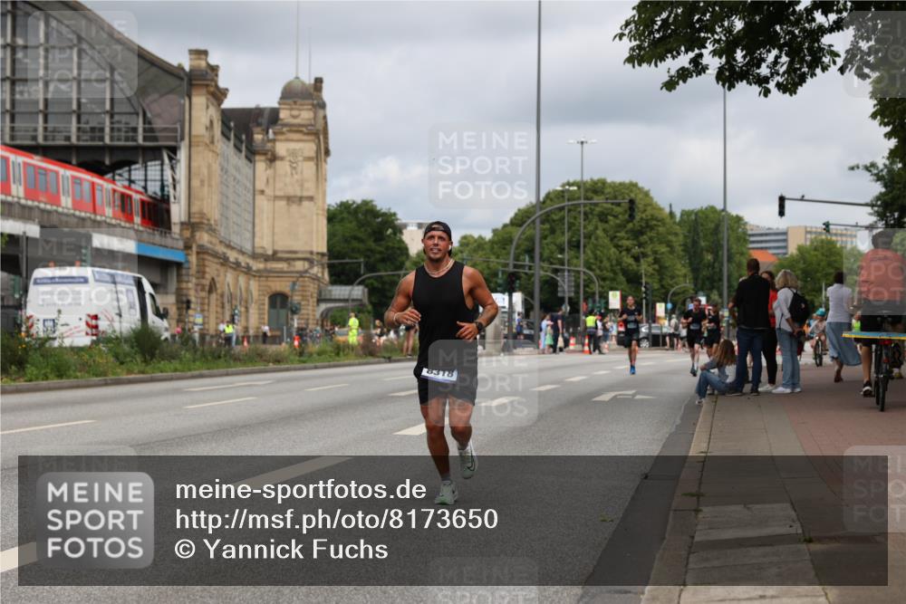 29.06.2025 - hella hamburg halbmarathon Yannick Fuchs http://msf.ph/oto/8173650 29.06.2025 10:25:38 20KM 2460, 2851, 3379, 3845, 7055, 7481, 8318, 9381, 11413, 12049, 12691, 15253, 17322, 18235, 18871 meine-sportfotos.de