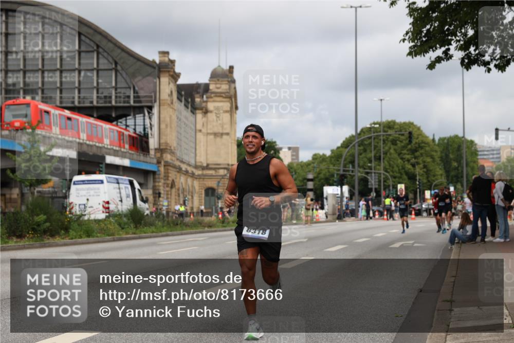 29.06.2025 - hella hamburg halbmarathon Yannick Fuchs http://msf.ph/oto/8173666 29.06.2025 10:25:38 20KM 2460, 2851, 3379, 3845, 7055, 7481, 8318, 9381, 11413, 12049, 12691, 15253, 17322, 18235, 18871 meine-sportfotos.de