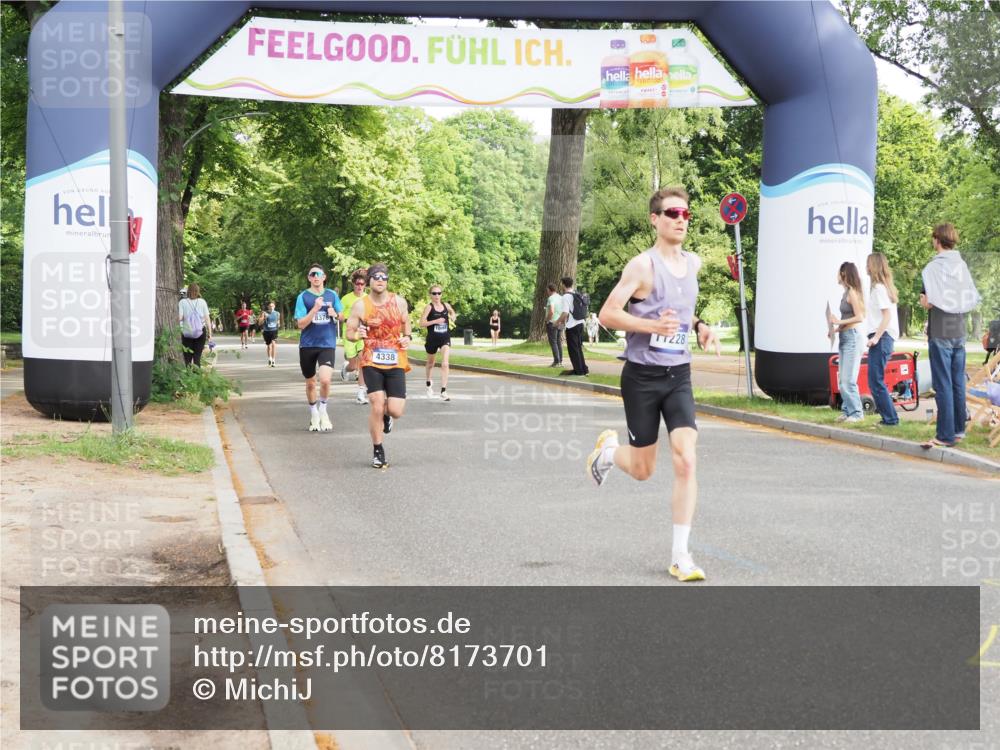 29.06.2025 - hella hamburg halbmarathon MichiJ http://msf.ph/oto/8173701 29.06.2025 10:15:42 Zwischen KM18-KM19 4338, 8376, 9767, 11228, 17003 meine-sportfotos.de